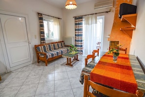 Apartment, 1 Bedroom, Sea View (MD) | In-room dining - White Villa (Xylokastro-Evrostina)