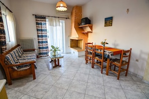 Apartment, 1 Bedroom, Sea View (MD) | Living room | Plasma TV - White Villa (Xylokastro-Evrostina)