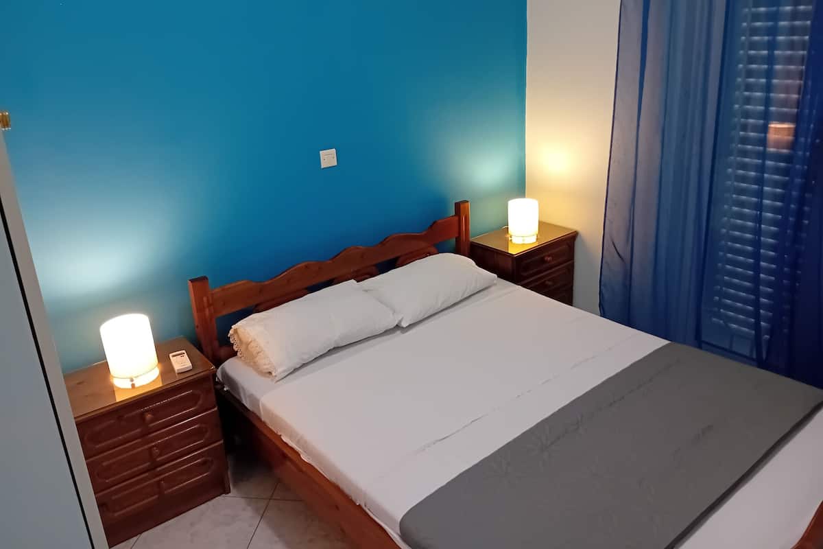 Deluxe Apartment | 2 bedrooms, iron/ironing board, free WiFi, bed sheets