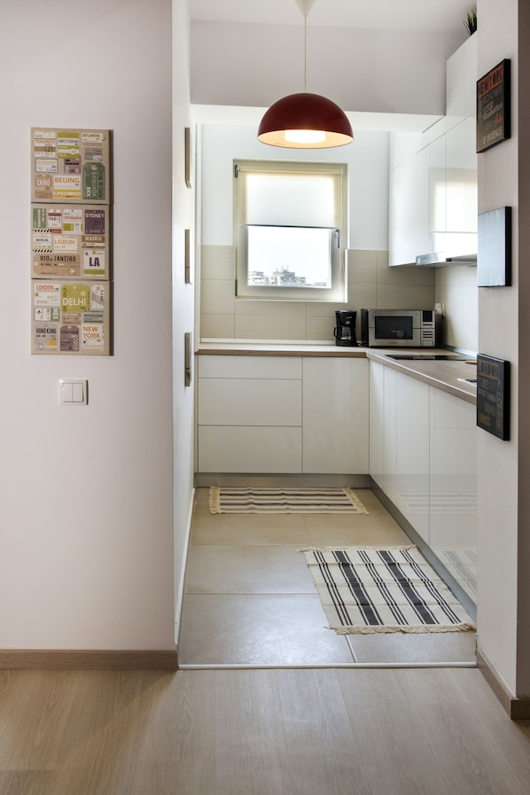 Comfort Studio, 1 Double Bed with Sofa bed, City View | Private kitchenette | Fridge, microwave, stovetop, coffee/tea maker