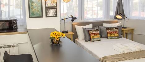 Luxury Studio, 1 Double Bed, City View | Individually decorated, individually furnished, desk, laptop workspace