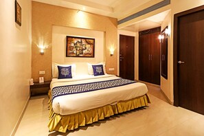 Quarto casal conforto, 1 cama Queen, para não fumantes, geladeira | Vista do quarto