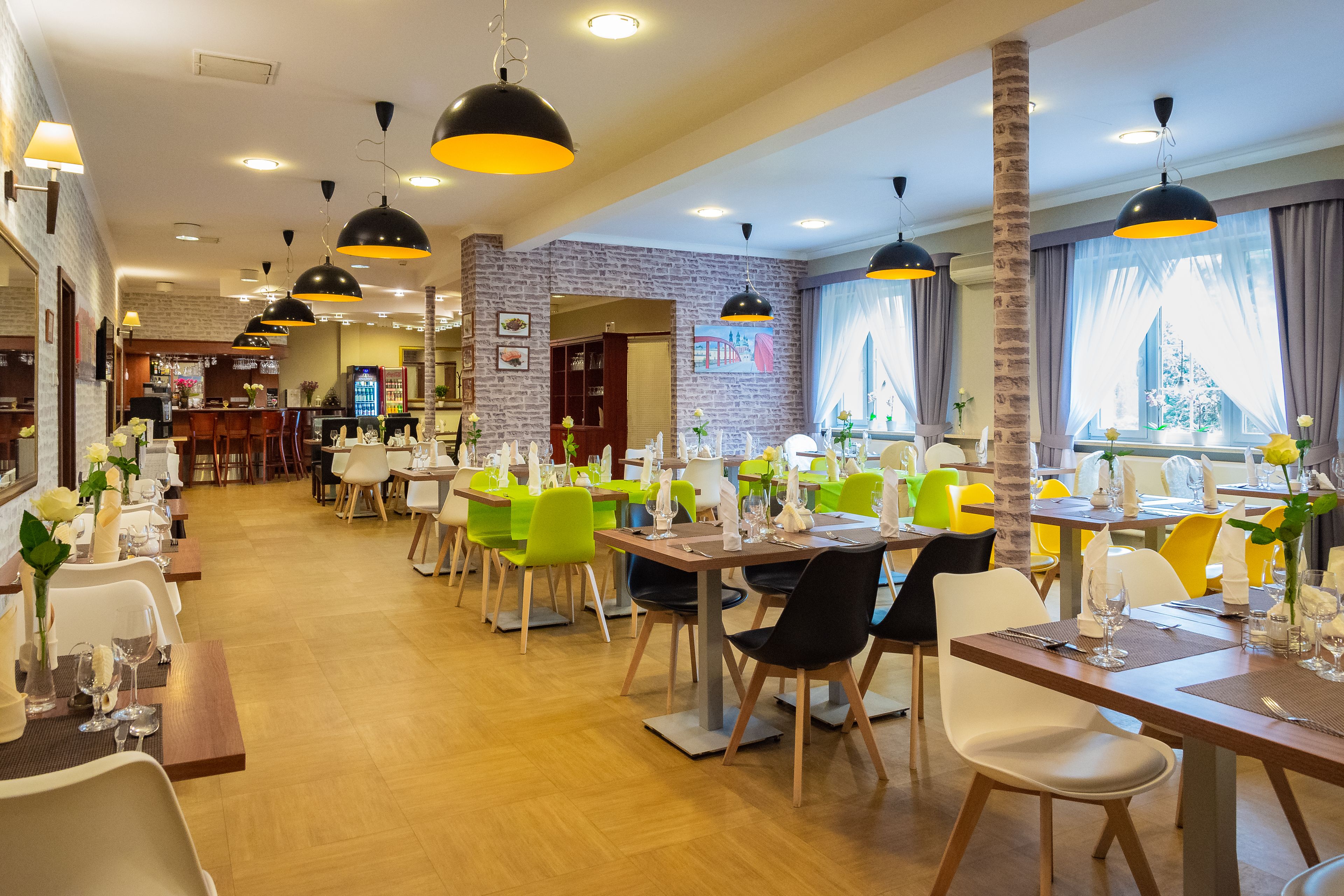 daily buffet breakfast (pln 65 per person)