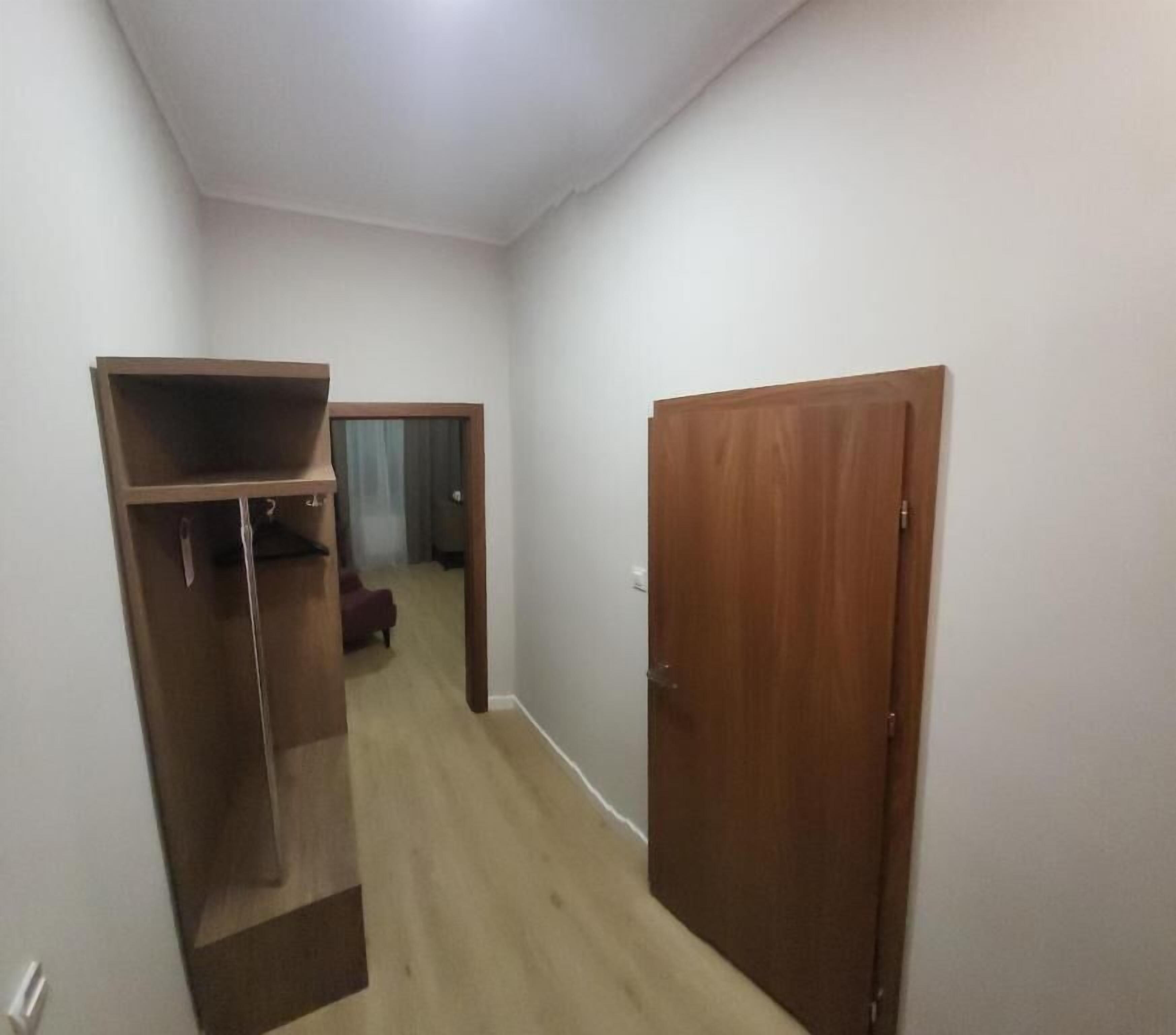 deluxe studio suite, 1 queen bed | 1 bedroom, premium bedding, desk, soundproofing