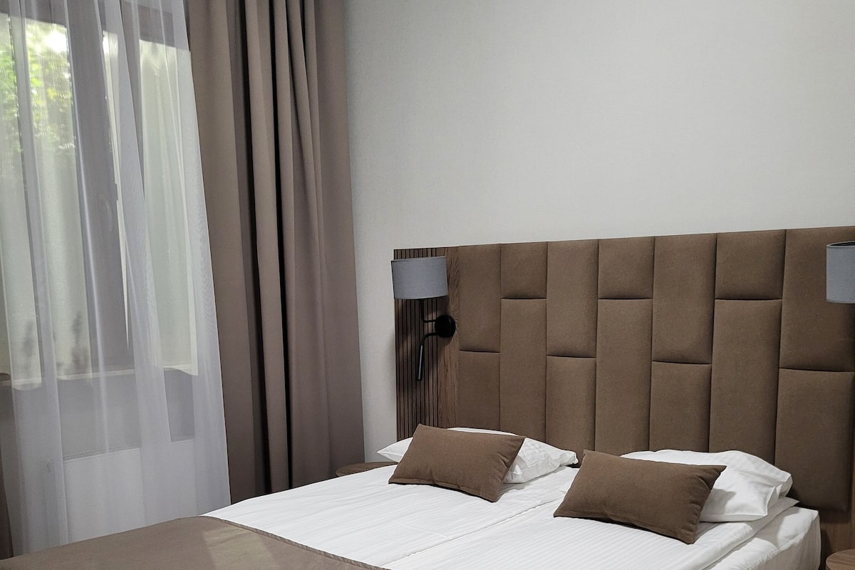 Deluxe-Studiosuite, 1 Queen-Bett | 1 Schlafzimmer, hochwertige Bettwaren, Schreibtisch