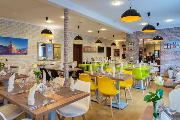 每日供應吃到飽早餐 (每人 PLN65)