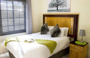 Standard-Einzelzimmer, 1 Doppelbett | Schreibtisch, Bügeleisen/Bügelbrett, kostenloses WLAN, Bettwäsche