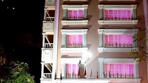 Front of property – evening/night - Umit Pembe Kosk Hotel (Ankara)