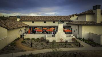 2 restaurants, breakfast, lunch, dinner served; Spanish cuisine