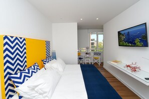 Habitación con 1 cama doble o 2 individuales | Minibar, caja fuerte, escritorio y sistema de insonorización