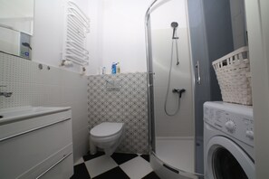 Comfort Apartment, Balcony, City View | Bathroom
