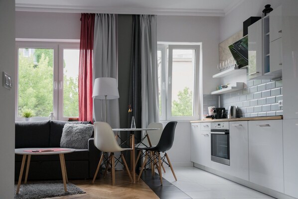Comfort Apartment, Balcony, City View | Private kitchen