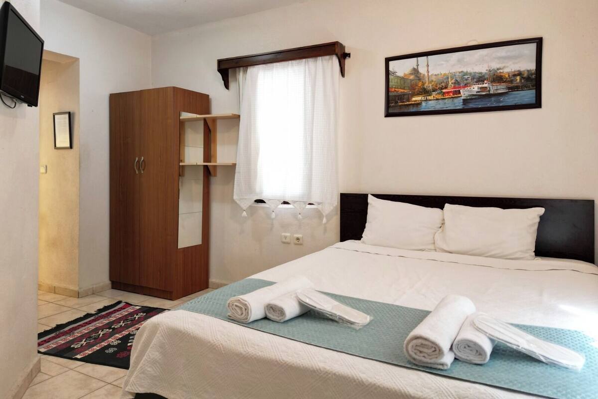 Habitación doble clásica | Ropa de cama de alta calidad, minibar y wifi gratis