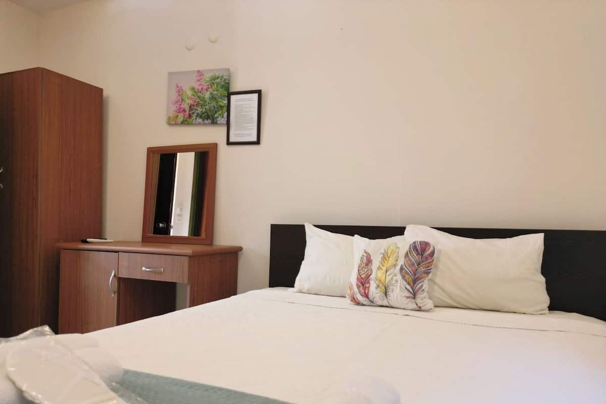 Habitación triple clásica | Ropa de cama de alta calidad, minibar y wifi gratis