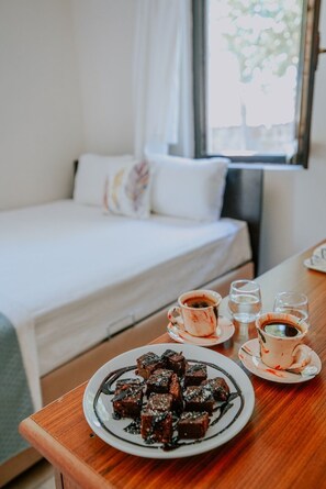 Family Triple Room | Premium bedding, minibar, free WiFi - Yasu Tenedos (Bozcaada)