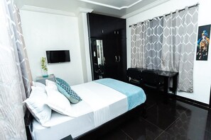 Egyptian cotton sheets, premium bedding, pillow-top beds, desk