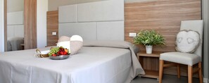 Kamar Quadruple Deluks | Seprai premium, meja kerja, Wi-Fi gratis, dan seprai linen