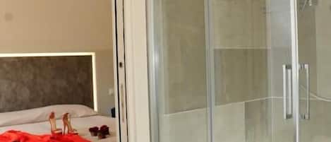 Shower, free toiletries, bidet, towels