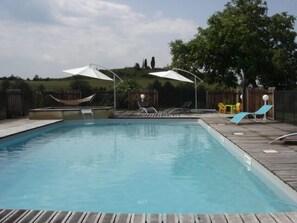 Piscina all'aperto, una piscina riscaldata