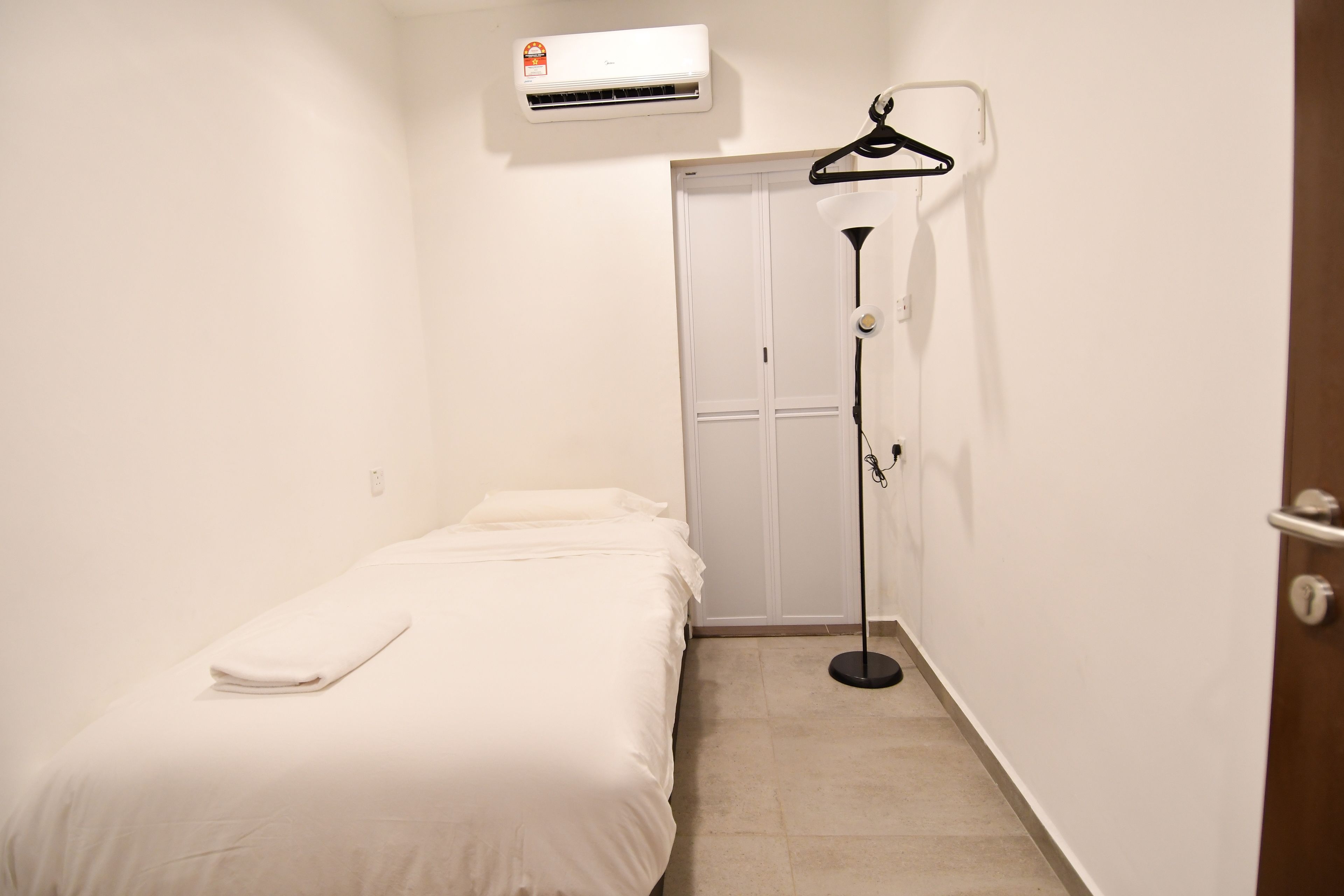 deluxe single room, 1 single bed | premium bedding, desk, iron/ironing board, free wifi