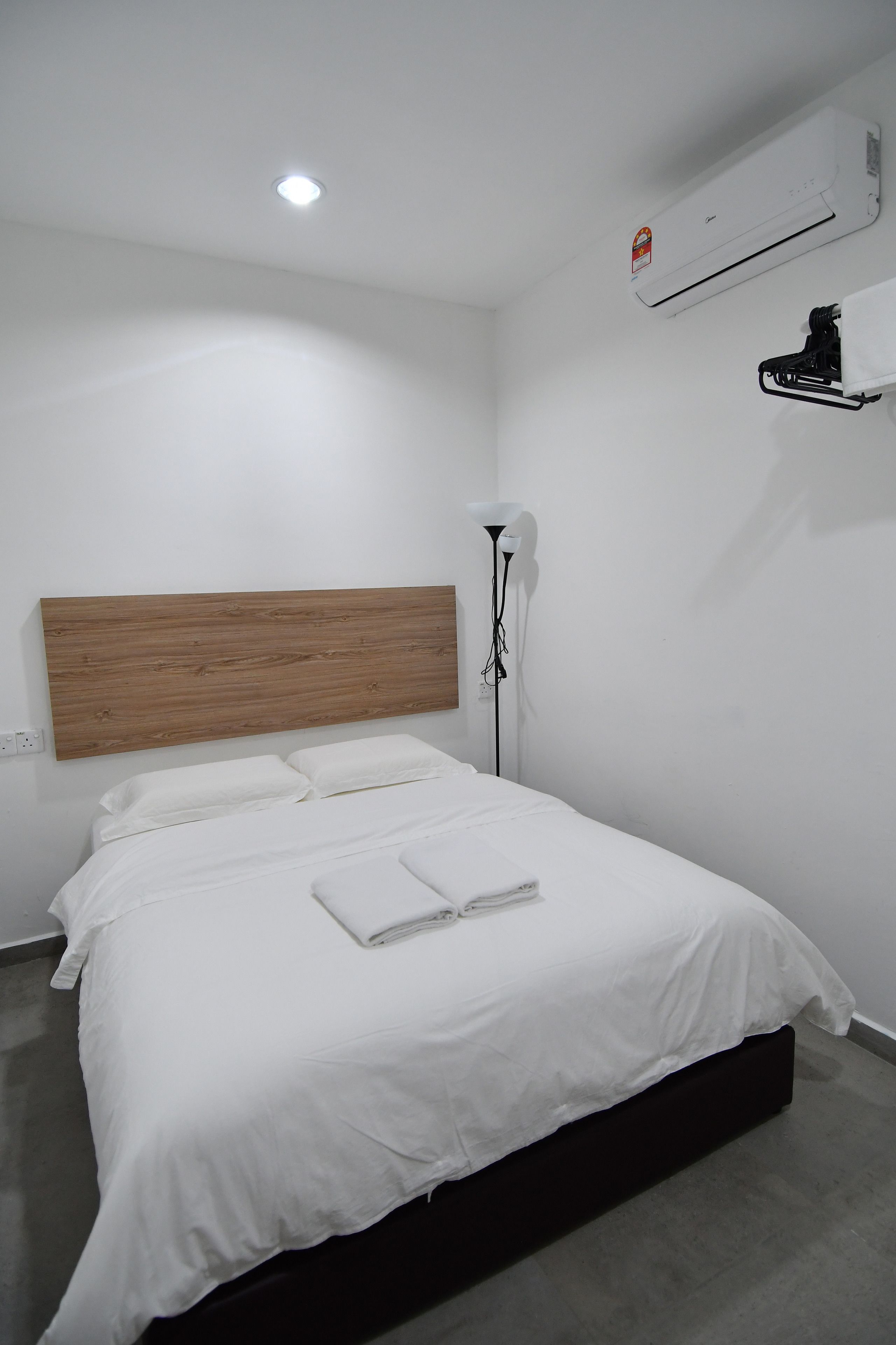 economy double room, 1 double bed | premium bedding, desk, iron/ironing board, free wifi