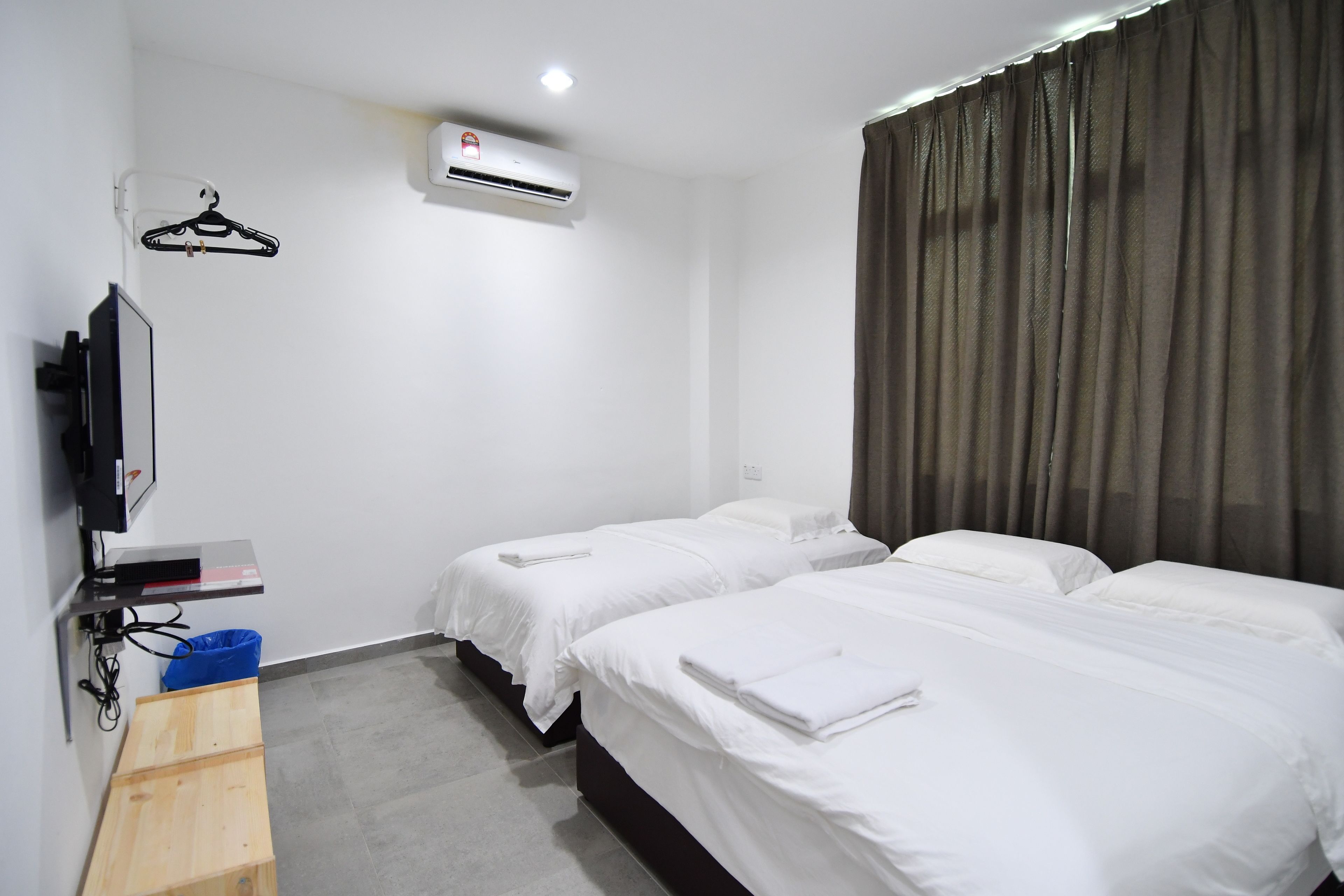 deluxe triple room, multiple beds | premium bedding, desk, iron/ironing board, free wifi