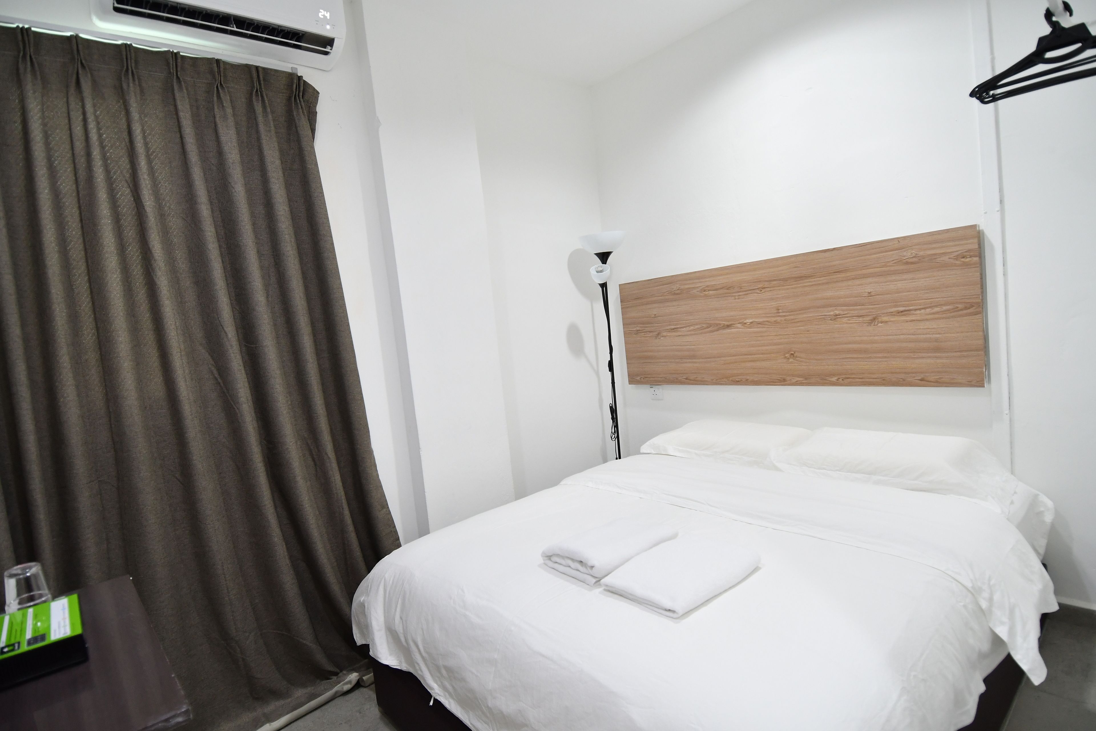 deluxe double room, 1 queen bed | premium bedding, desk, iron/ironing board, free wifi