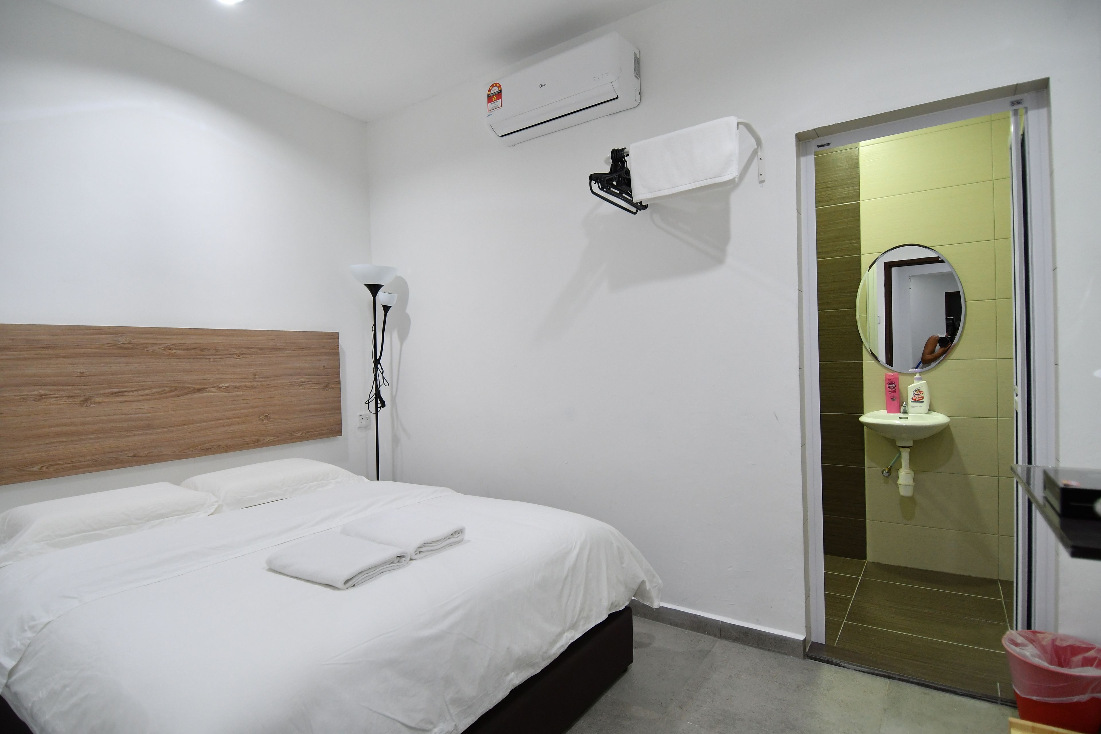 economy double room, 1 double bed | premium bedding, desk, iron/ironing board, free wifi