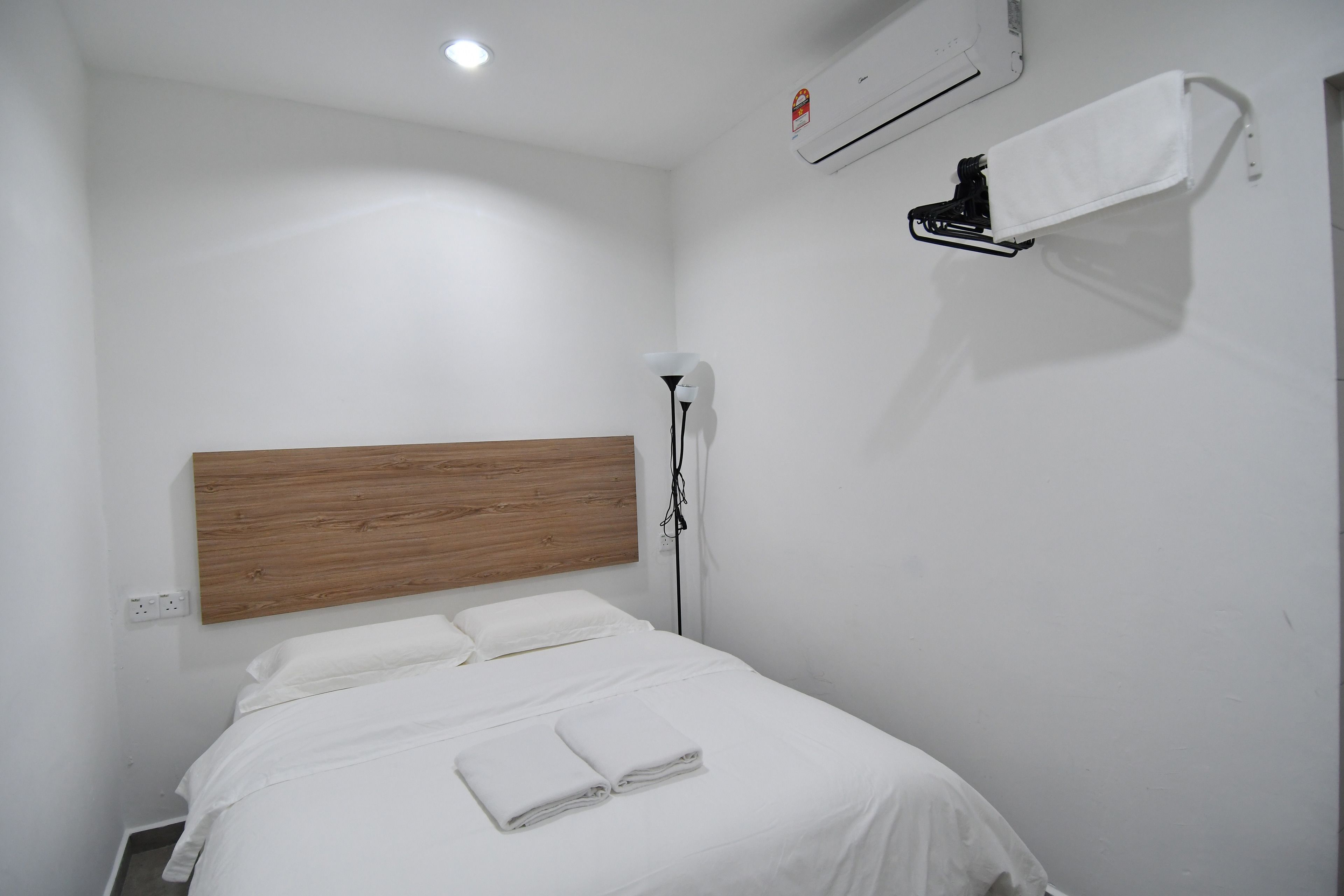 economy double room, 1 double bed | premium bedding, desk, iron/ironing board, free wifi