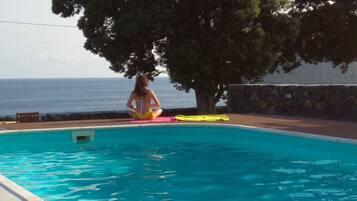 Außenpool, Liegestühle