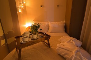Hypo-allergenic bedding, down comforters, minibar, in-room safe - ALLuar Lodge (Angra do Heroismo)