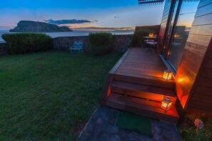 Front of property - evening/night - ALLuar Lodge (Angra do Heroismo)