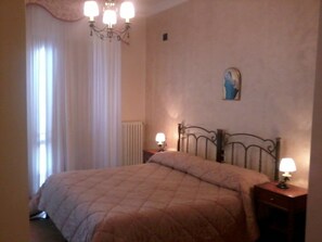 Zimmersafe, Schreibtisch, kostenloses WLAN