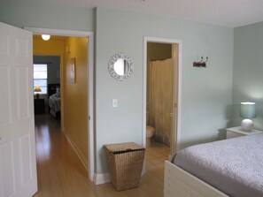 Comfort Townhome, 2 Bedrooms | 1 bedroom, premium bedding, iron/ironing board, free WiFi