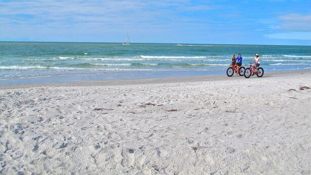Beach nearby - Bayview Villas (Indian Shores)