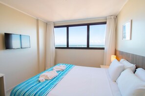 Quarto casal premium, 1 cama de casal, vista para o mar | Frigobar, cofres nos quartos, escrivaninha, Wi-Fi de cortesia
