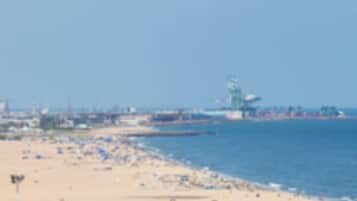 Pantai berhampiran