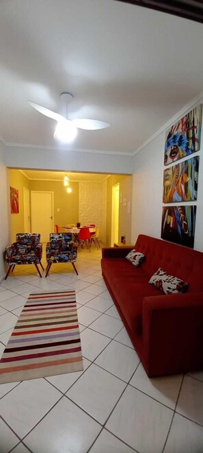 家庭公寓, 2 间卧室, 无障碍 | 起居区 | 平板电视