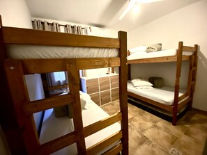 Gemeinsamer Schlafsaal, Nur Männer | Bügeleisen/Bügelbrett, kostenloses WLAN, Bettwäsche