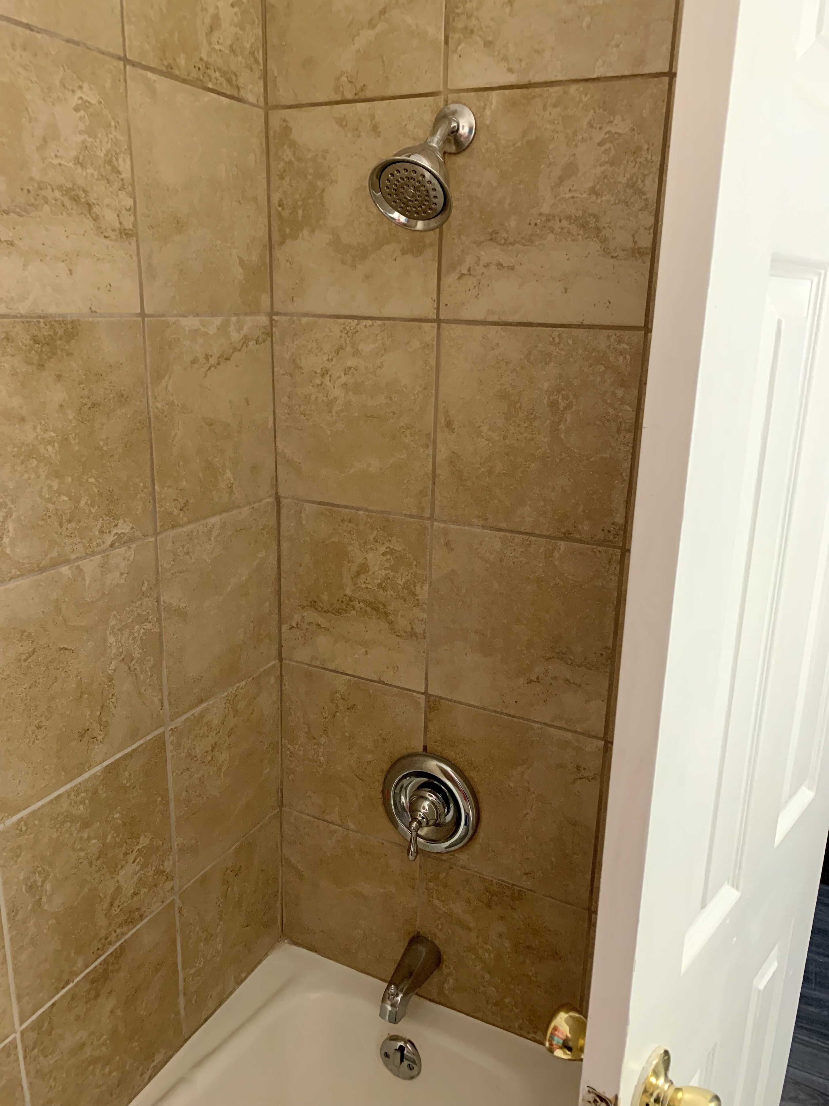 Traditional Room, 1 Queen Bed, Non Smoking, Garden View | Bathroom | Combined shower/tub, free toiletries, towels