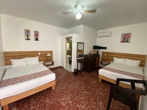 Deluxe Quadruple Room | In-room safe, iron/ironing board, rollaway beds, free WiFi - Casa Gubidxa (Oaxaca)