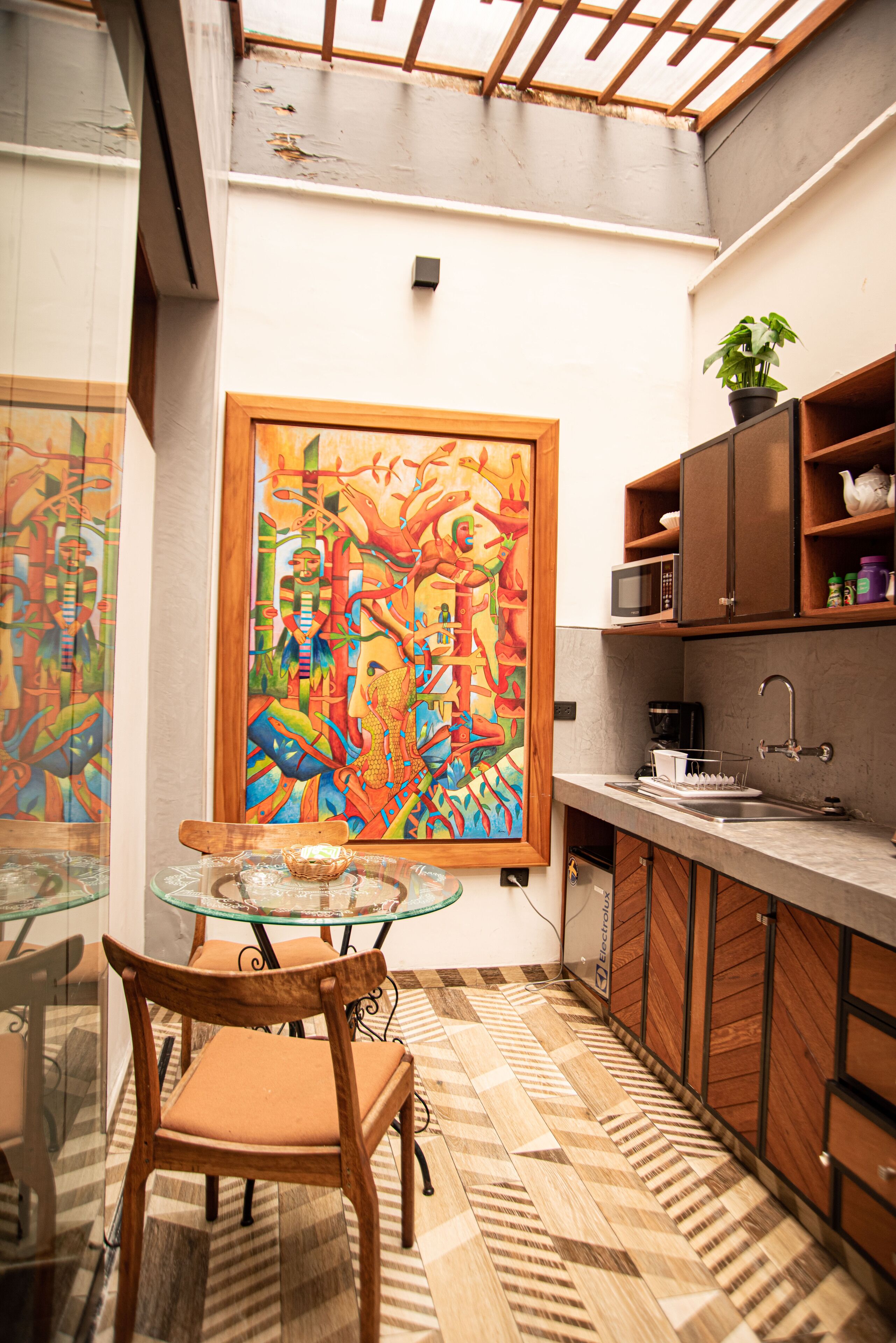 garden room | private kitchen | mini-fridge, coffee/tea maker, electric kettle, paper towels