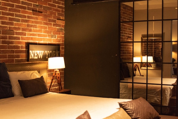 DELUXE ROOM | 1 bedroom, hypo-allergenic bedding, individually decorated