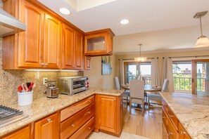 Luxury Condo, 3 Bedrooms, Ocean View | Private kitchen | Fridge, microwave, espresso maker