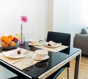 1 Bedroom Apartment with Mountain View | In-room dining - The Violin Sriracha (Si Racha)