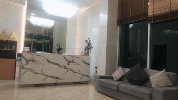 Televisión LED 32 pulgadas con canales de televisión vía satélite