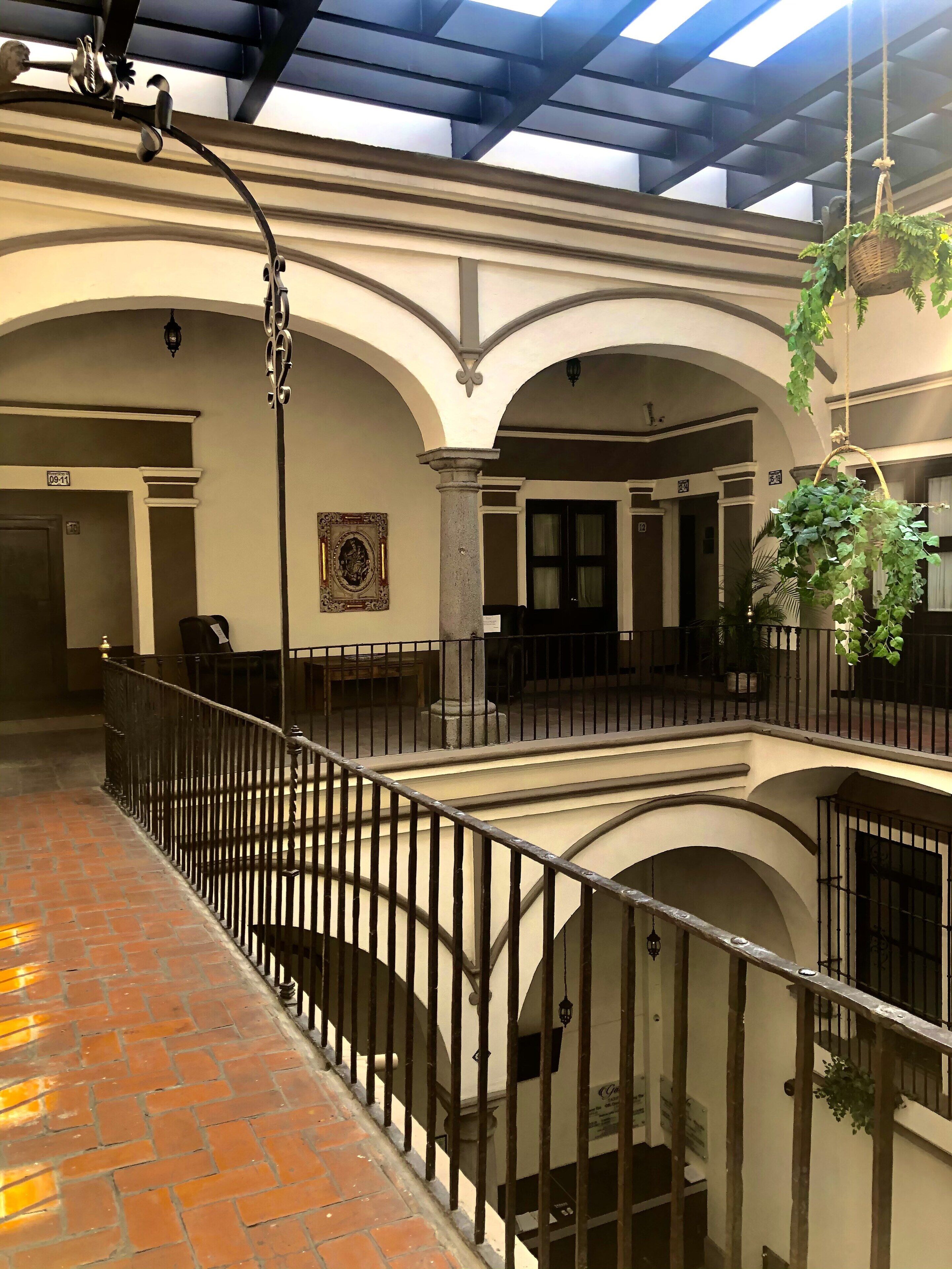 32-英寸LED 电视 （配备有线频道）、电视