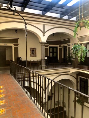 32-吋LED 液晶電視、有線頻道、電視