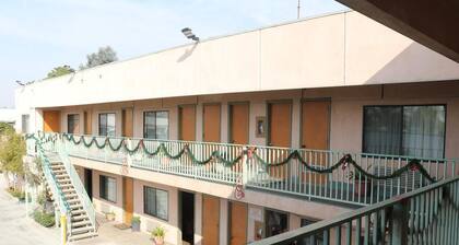 Four Corners motel