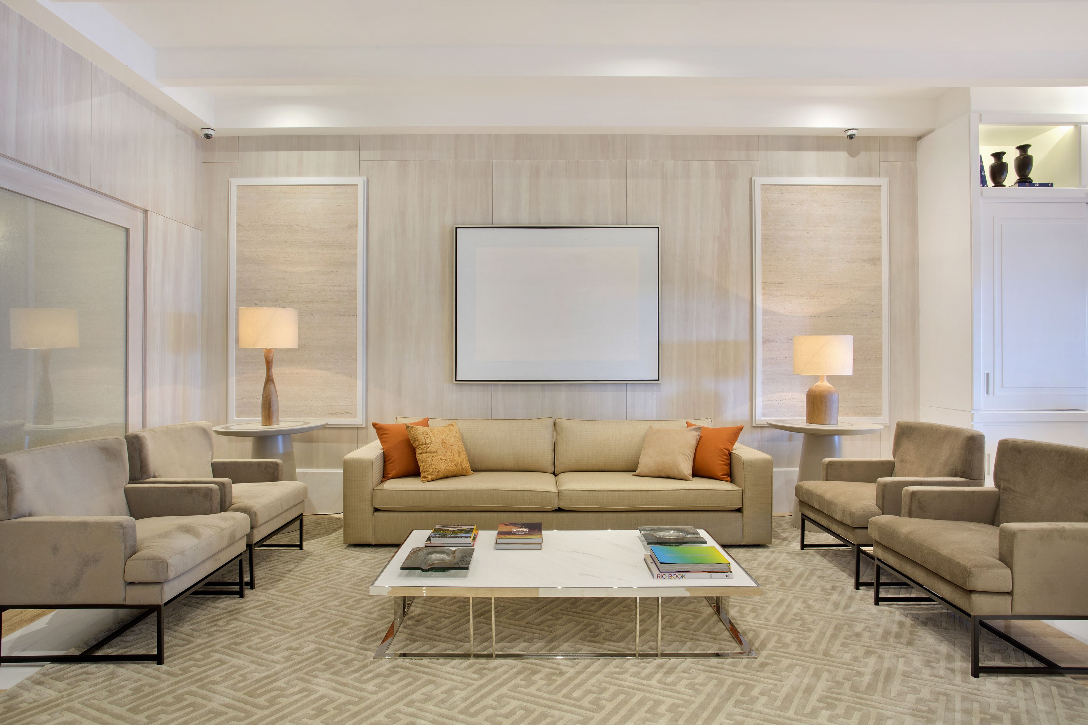 2 bars/lounges, poolside bar